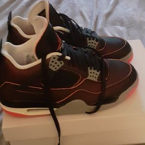 Women's Air Jordan Retro 4 starfish size 10.5